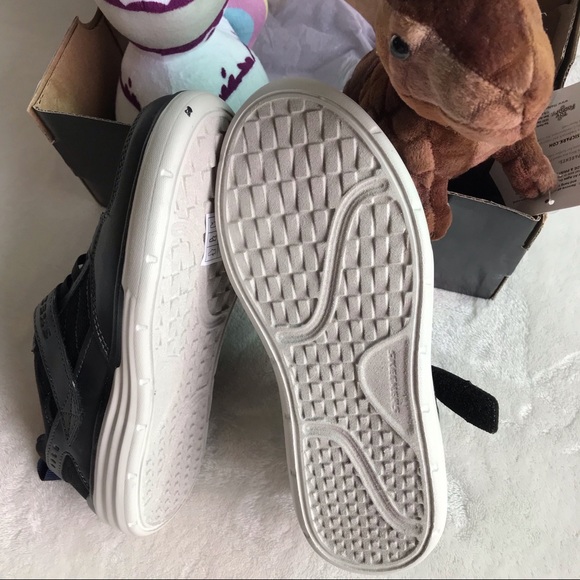 Skechers boys sneakers. New in box. Size 2 - Picture 6 of 7
